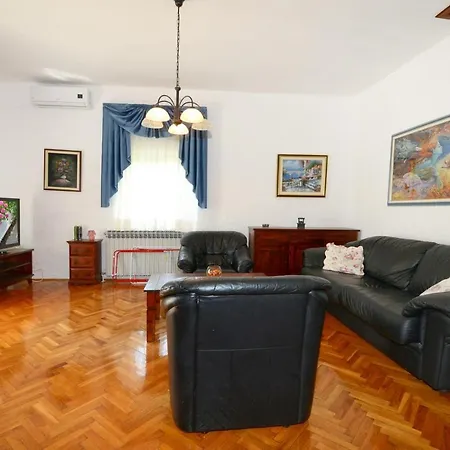 Spacious Lanima - Peaceful Location Villa *