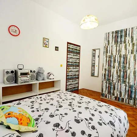 Spacious Lanima - Peaceful Location Villa *