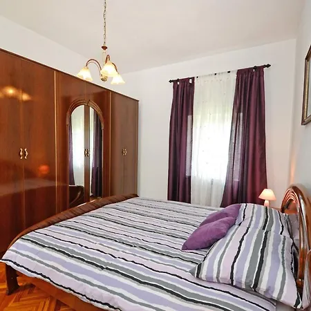Spacious Lanima - Peaceful Location Villa