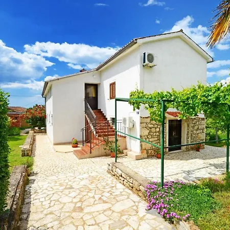 Spacious Lanima - Peaceful Location Villa *